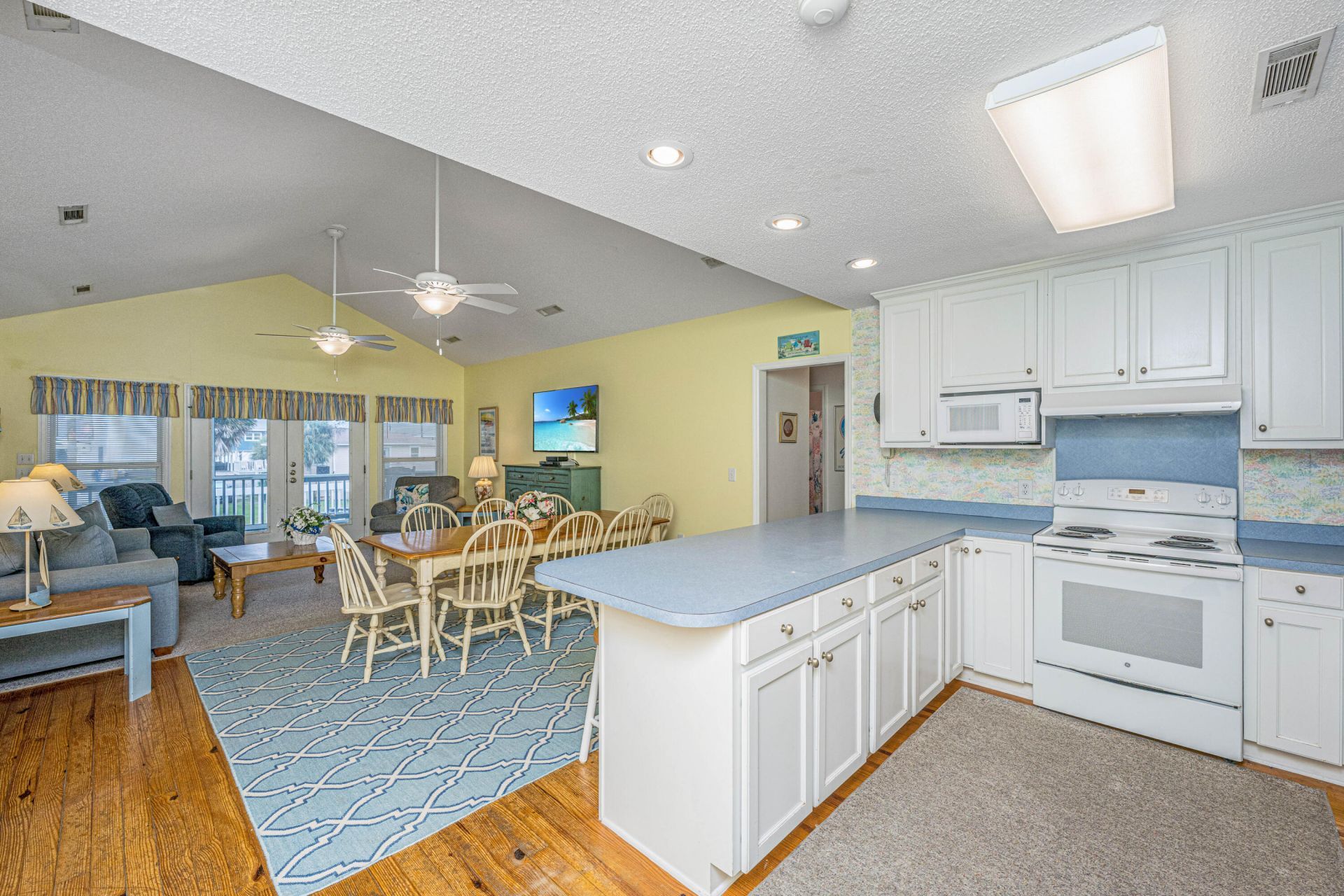 412 Pompano Street Photo 9