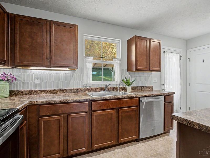 4686 Jessica Suzanne Drive, Morrow, OH 45152 Photo 9