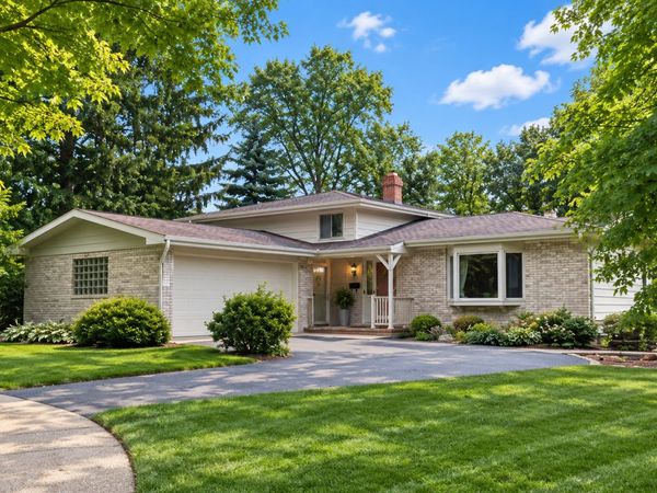 921 Bartlett Terrace, Libertyville, IL 60048
