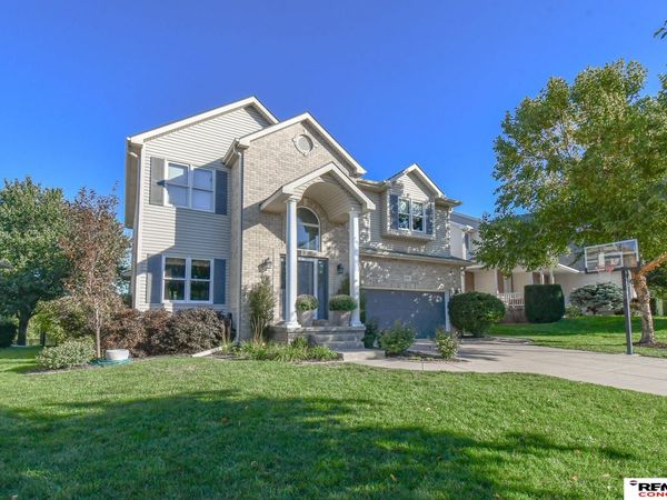 7525 Plum Creek Drive, Lincoln, NE 68516