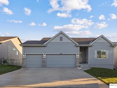 18831 Rosewood Street, Omaha, NE 68136