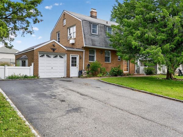 163 Earl Street , Westbury, NY 11590
