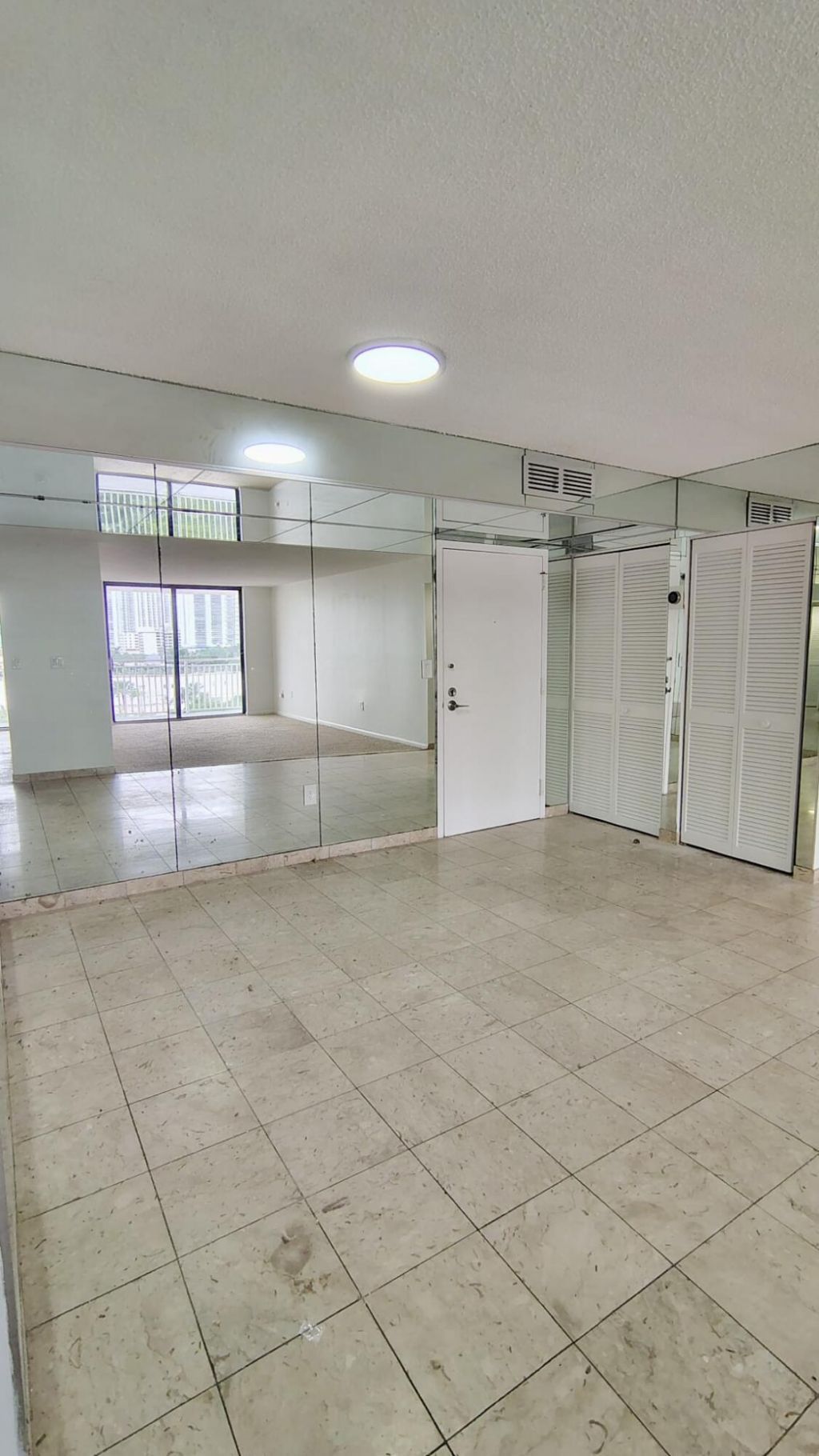 210 174th Street, Unit 808, Sunny Isles Beach, FL 33160 Photo