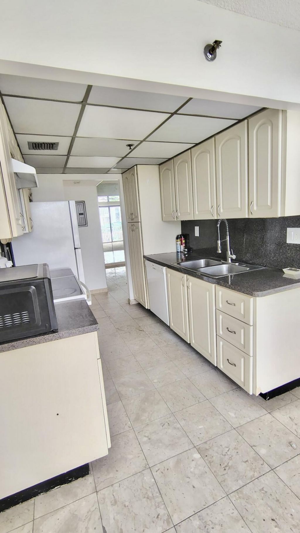 210 174th Street, Unit 808, Sunny Isles Beach, FL 33160 Photo