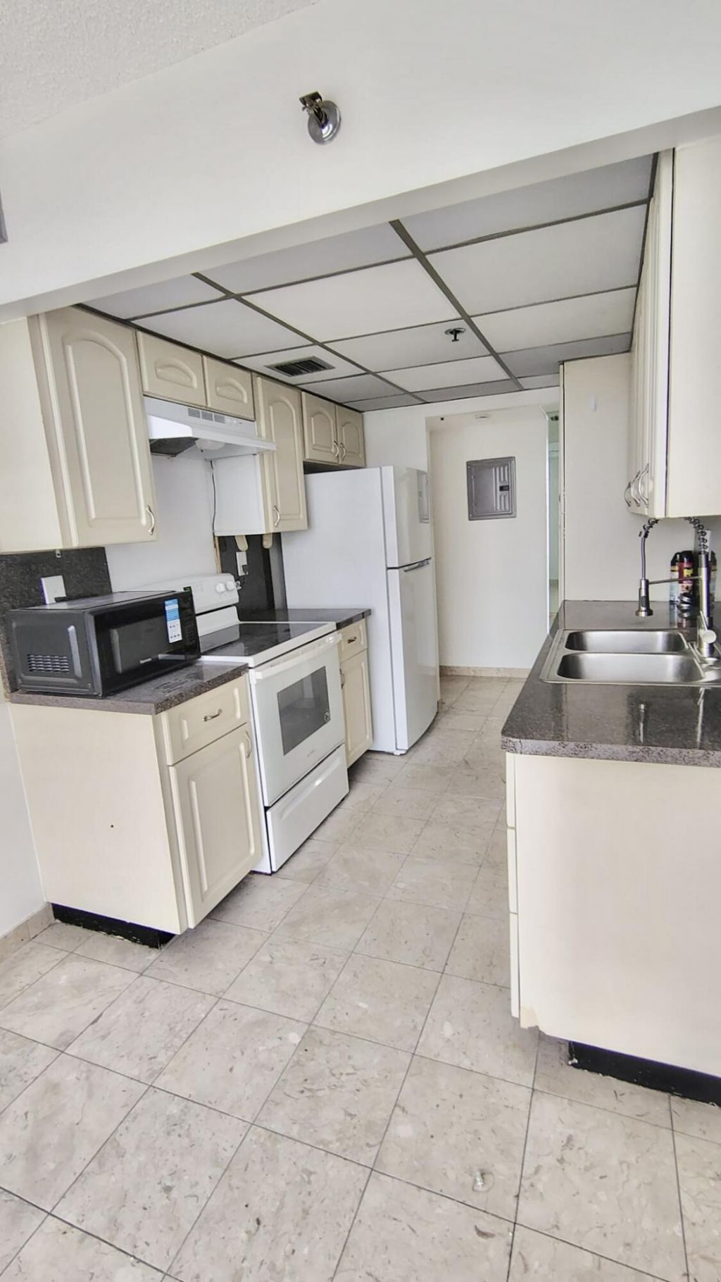 210 174th Street, Unit 808, Sunny Isles Beach, FL 33160 Photo