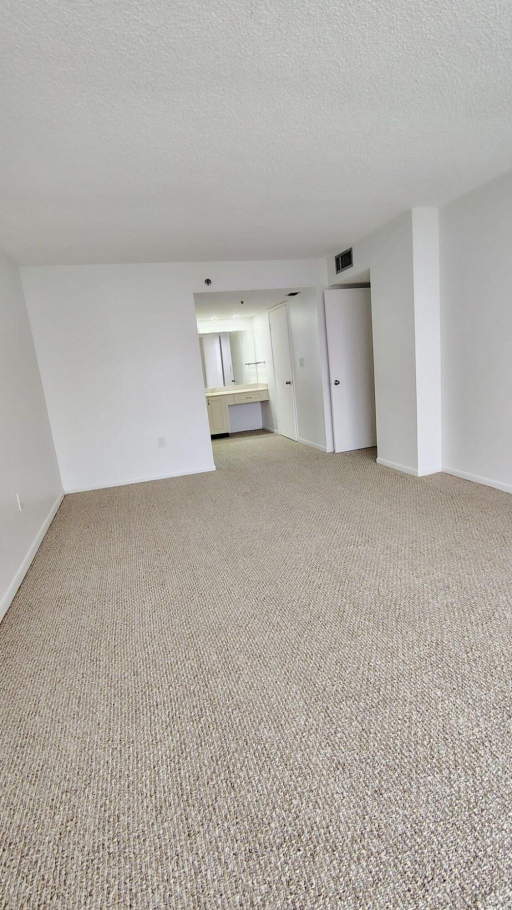 210 174th Street, Unit 808, Sunny Isles Beach, FL 33160 Photo