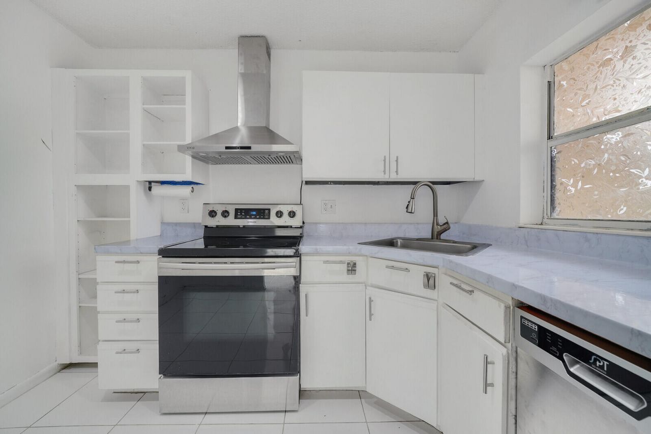 8577 Boca Glades Boulevard W, Unit D, Boca Raton, FL 33434 Photo