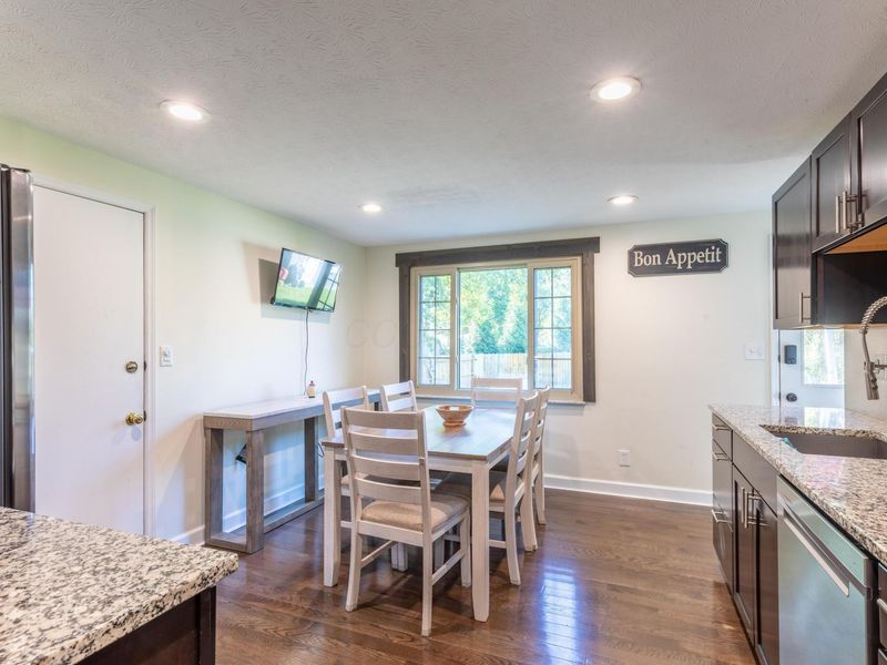 2047 Wolverhampton Road, Powell, OH 43065 Photo 8