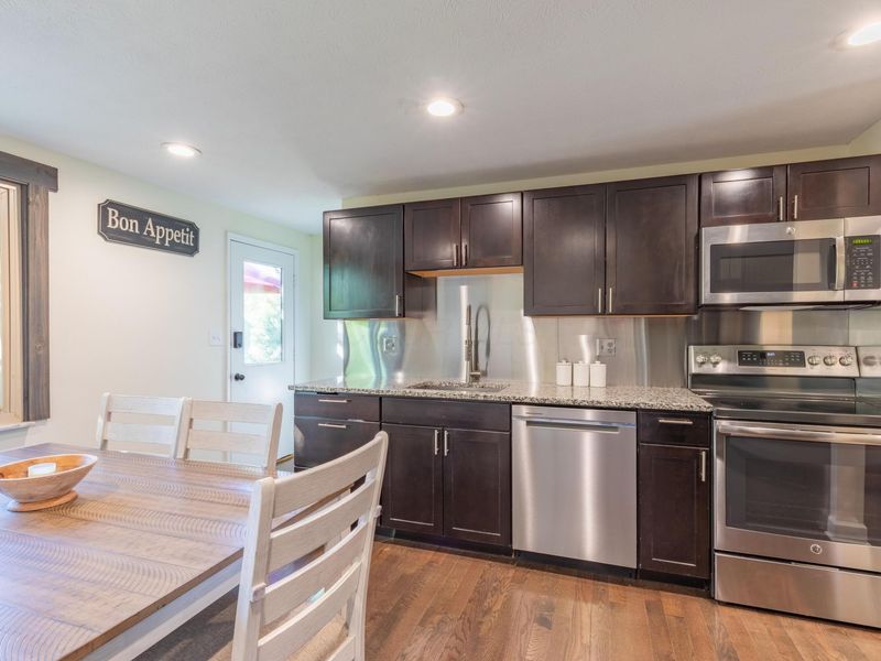 2047 Wolverhampton Road, Powell, OH 43065 Photo 9
