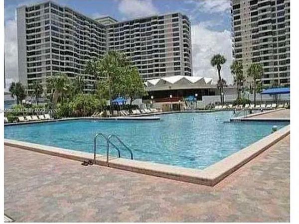 600 Three Islands Blvd, Unit 807, Hallandale Beach, FL 33009
