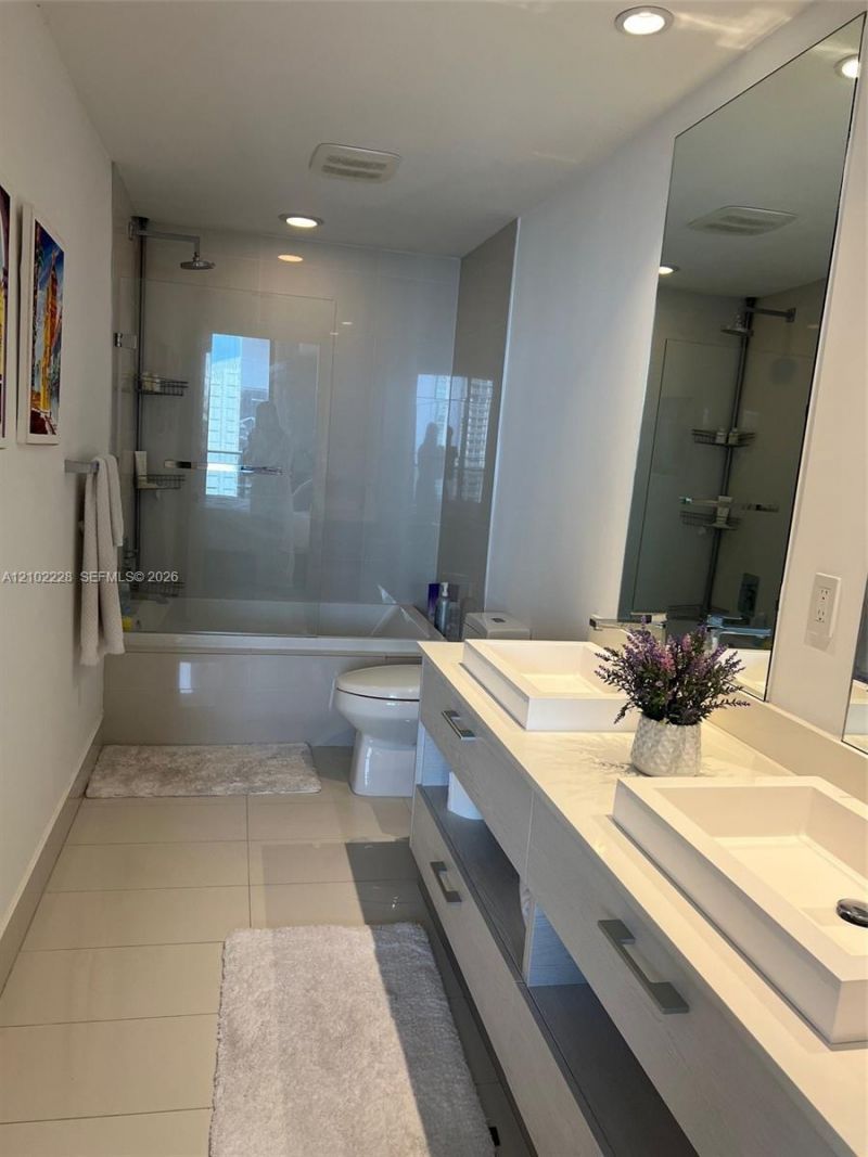 45 SW 9th St , Unit 2702, Miami, FL 33130 Photo