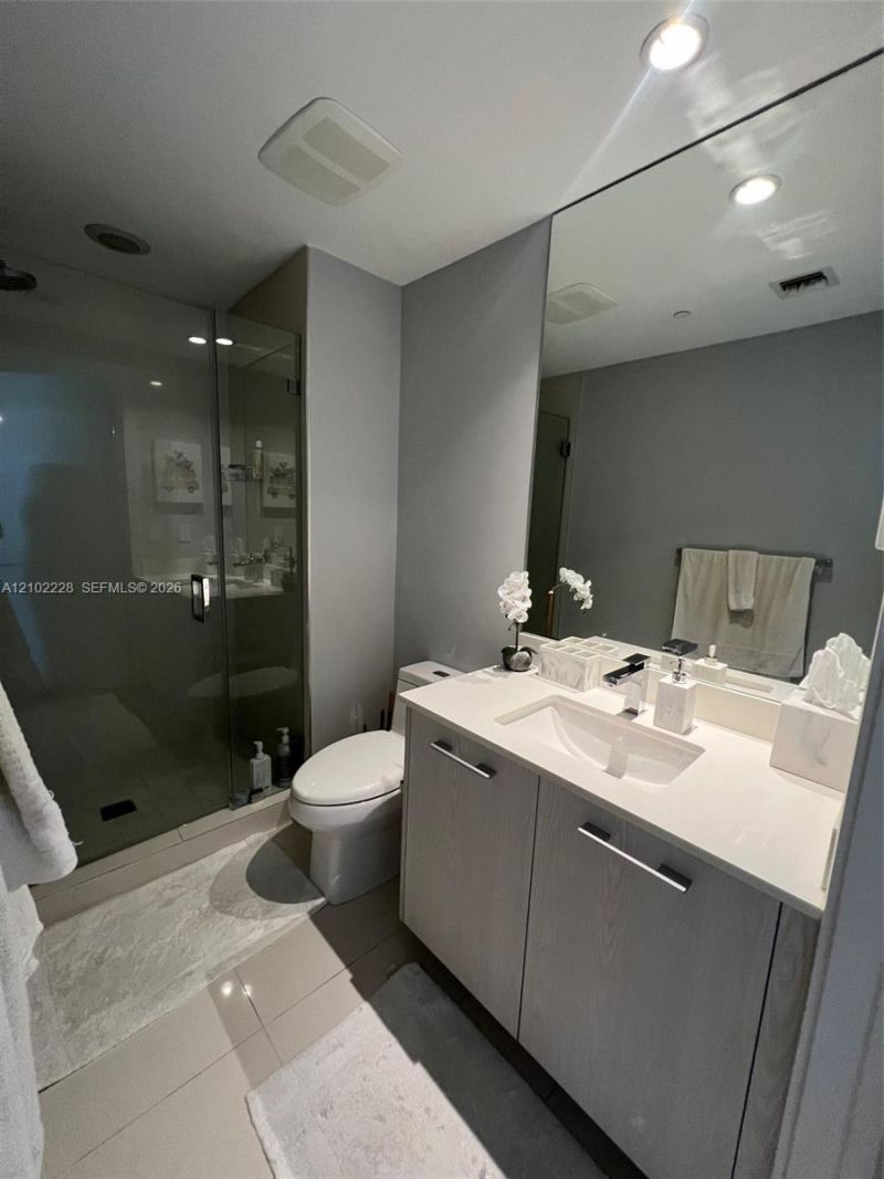 45 SW 9th St , Unit 2702, Miami, FL 33130 Photo