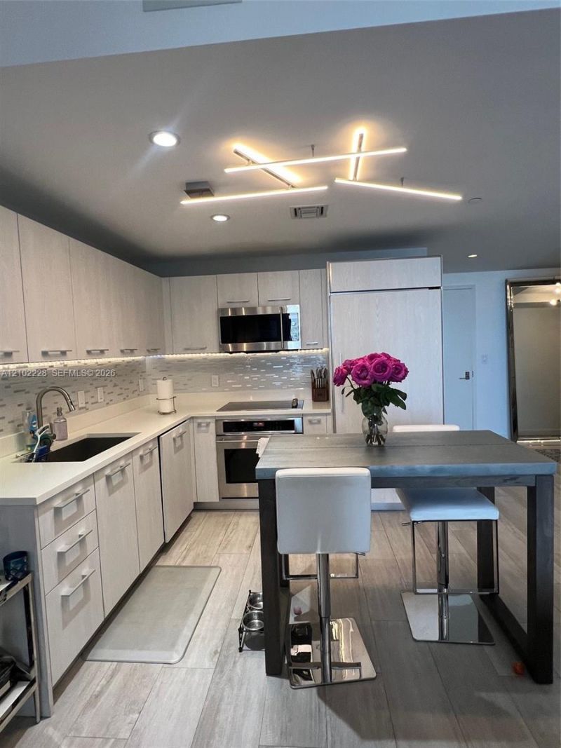 45 SW 9th St , Unit 2702, Miami, FL 33130 Photo