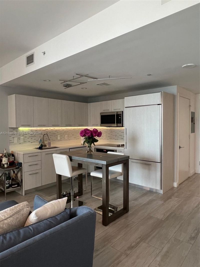45 SW 9th St , Unit 2702, Miami, FL 33130 Photo