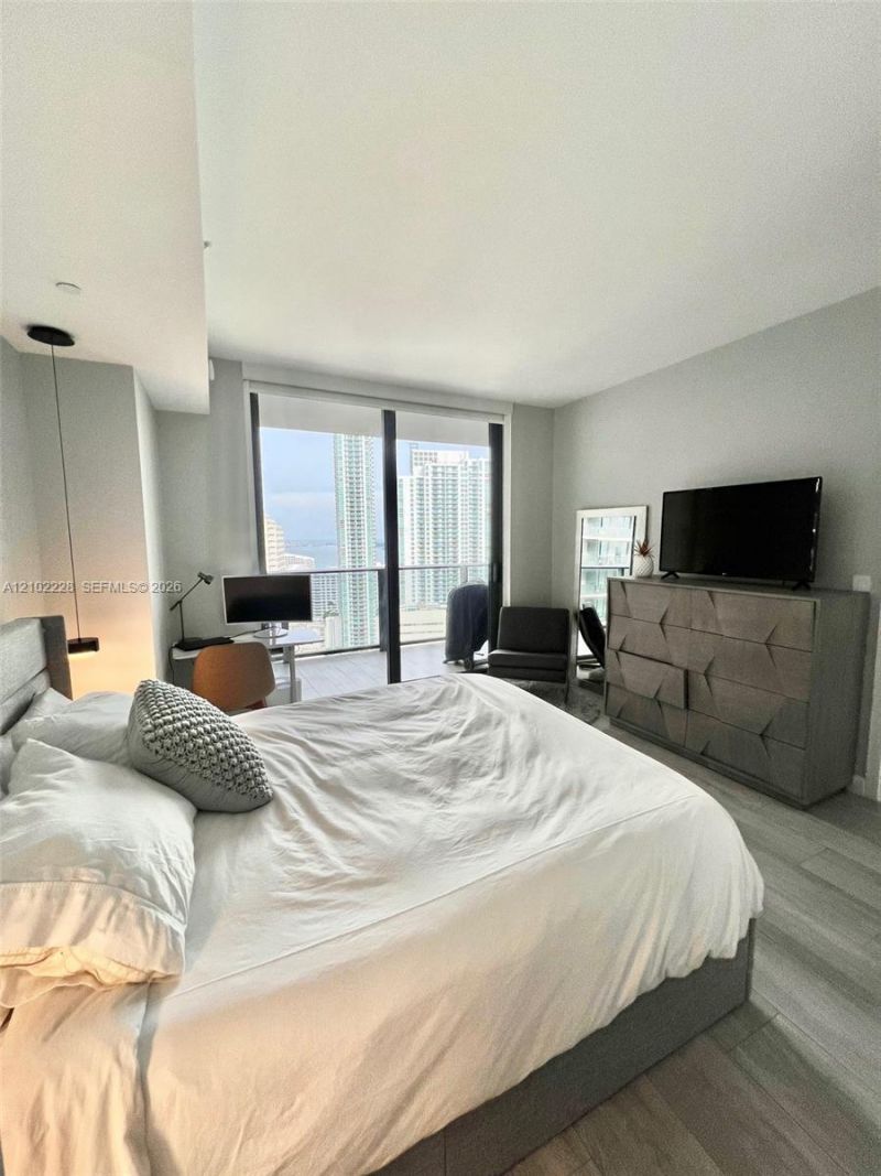 45 SW 9th St , Unit 2702, Miami, FL 33130 Photo