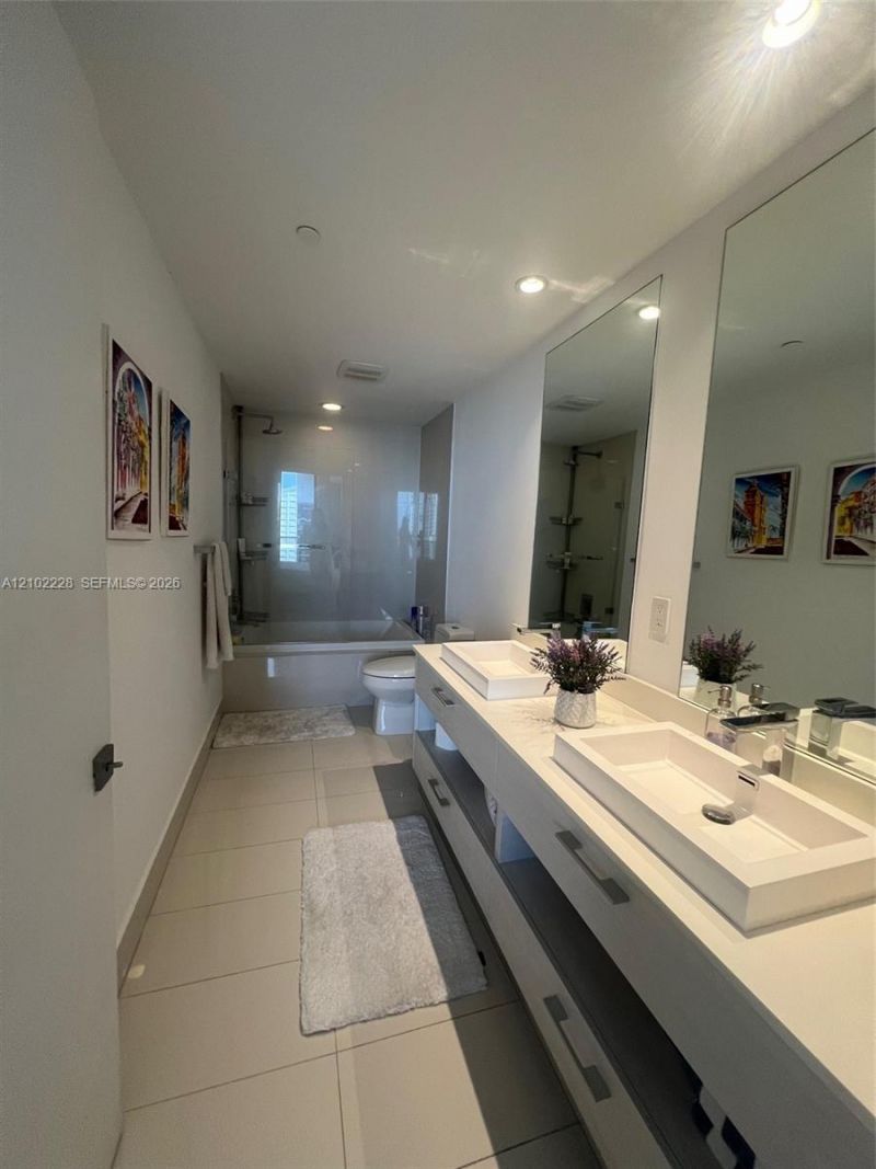 45 SW 9th St , Unit 2702, Miami, FL 33130 Photo
