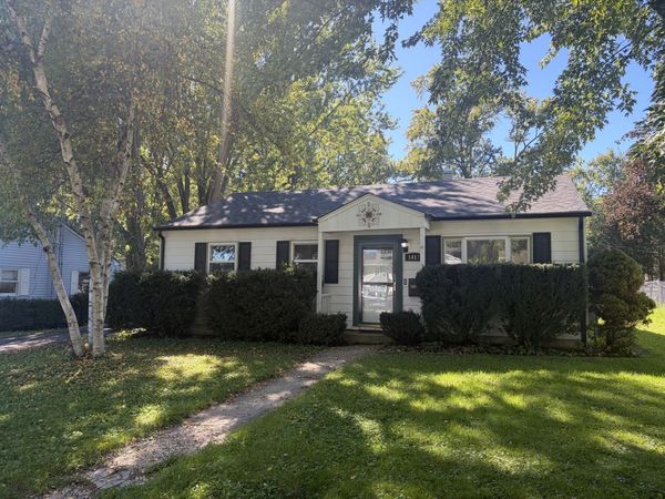 1417 Walnut Drive, Woodstock, IL 60098