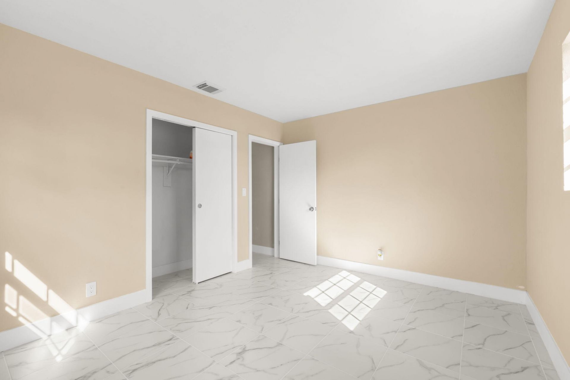 3921 NW 35th Terrace, Lauderdale Lakes, FL 33309 Photo