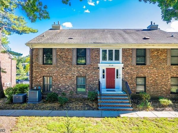17 Sunrise Dr, Long Hill, NJ 07933