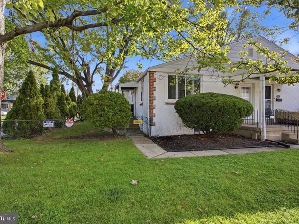 101 E OAK LANE , GLENOLDEN, PA 19036