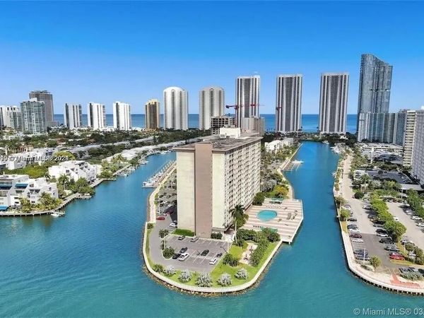 400 KINGS POINT Drive, Unit 1426, Sunny Isles Beach, FL 33160