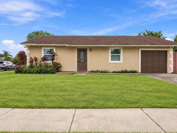 8120 SW 5th Ct , North Lauderdale, FL 33068
