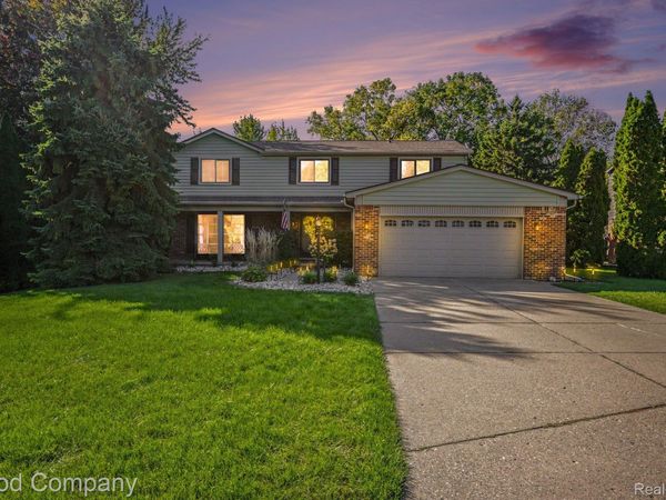 2810 Sandhurst, Rochester Hills, Mi 48307