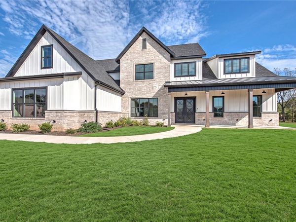 6001 Chief Martinez Lane , Rogers, AR 72756