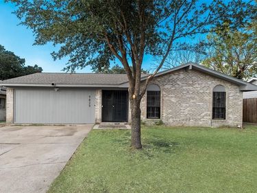 9829 GROVE OAKS Valley, Dallas, TX 75217