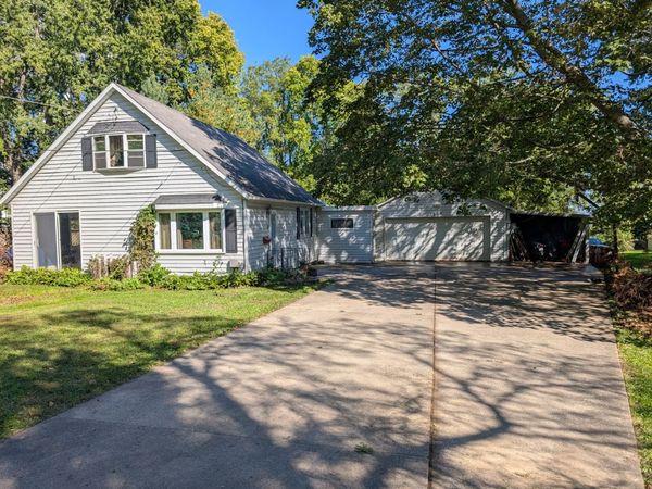 1605 S Carroll Avenue , Freeport, IL 61032