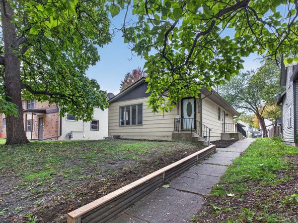 2820 31st Avenue S, Minneapolis, MN 55406