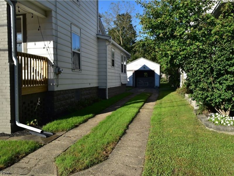 166 17th Street NW, Barberton, OH 44203 Photo 4