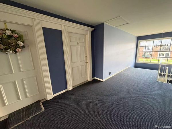474 Fox Hills Drive N, Unit 6, Bloomfield Township, Mi 48304