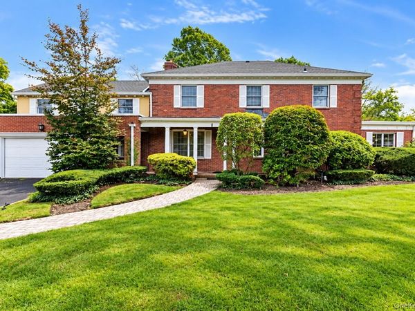 8 Keewaydin Road, Lawrence, NY 11559
