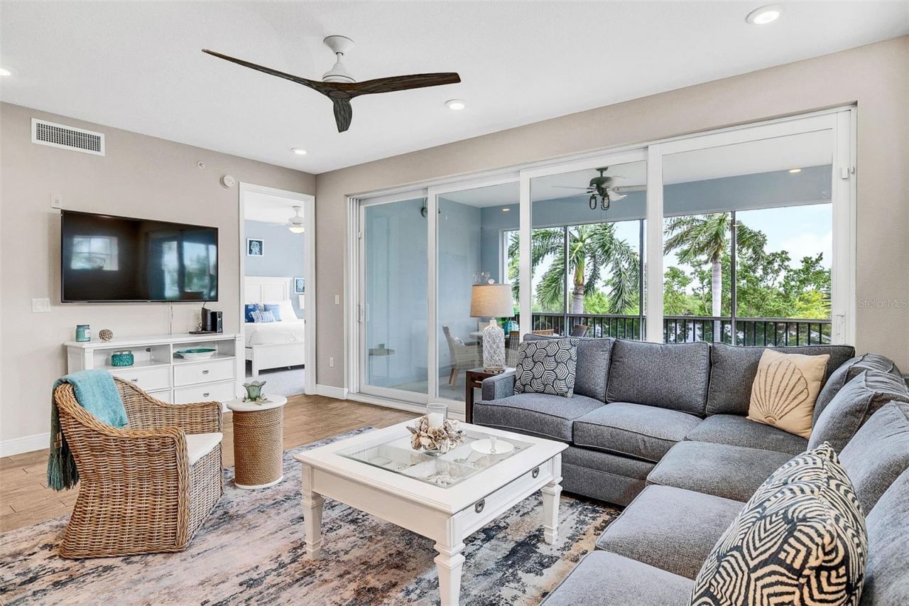 391 Aruba Circle, Unit 203, Bradenton, FL 34209 Photo