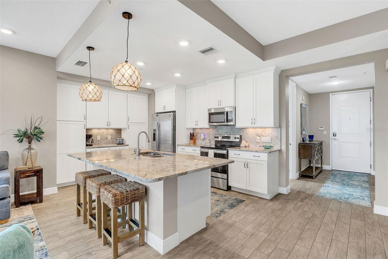391 Aruba Circle, Unit 203, Bradenton, FL 34209 Photo