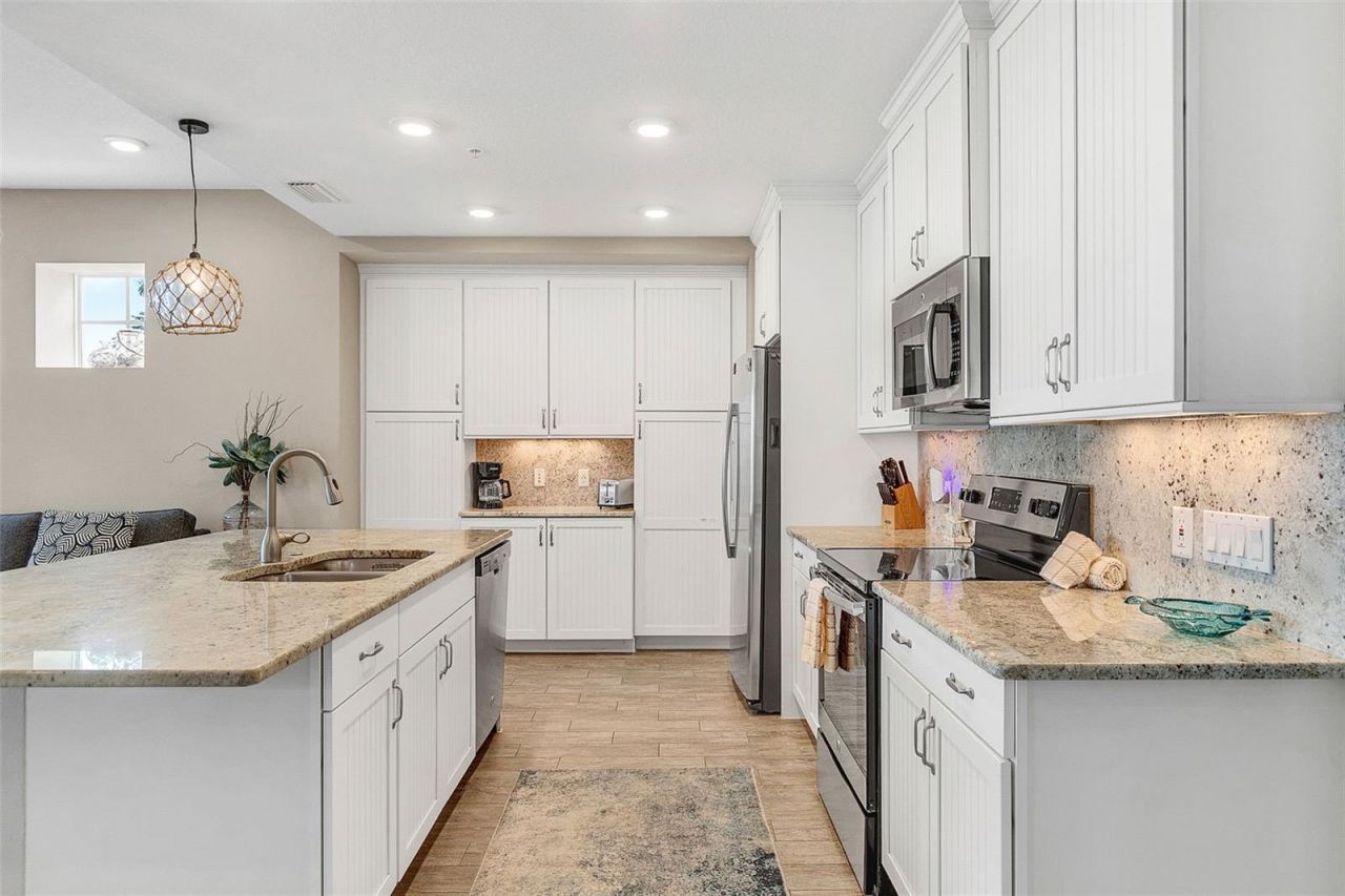 391 Aruba Circle, Unit 203, Bradenton, FL 34209 Photo