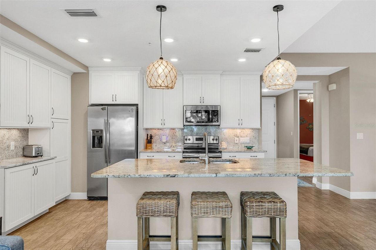 391 Aruba Circle, Unit 203, Bradenton, FL 34209 Photo
