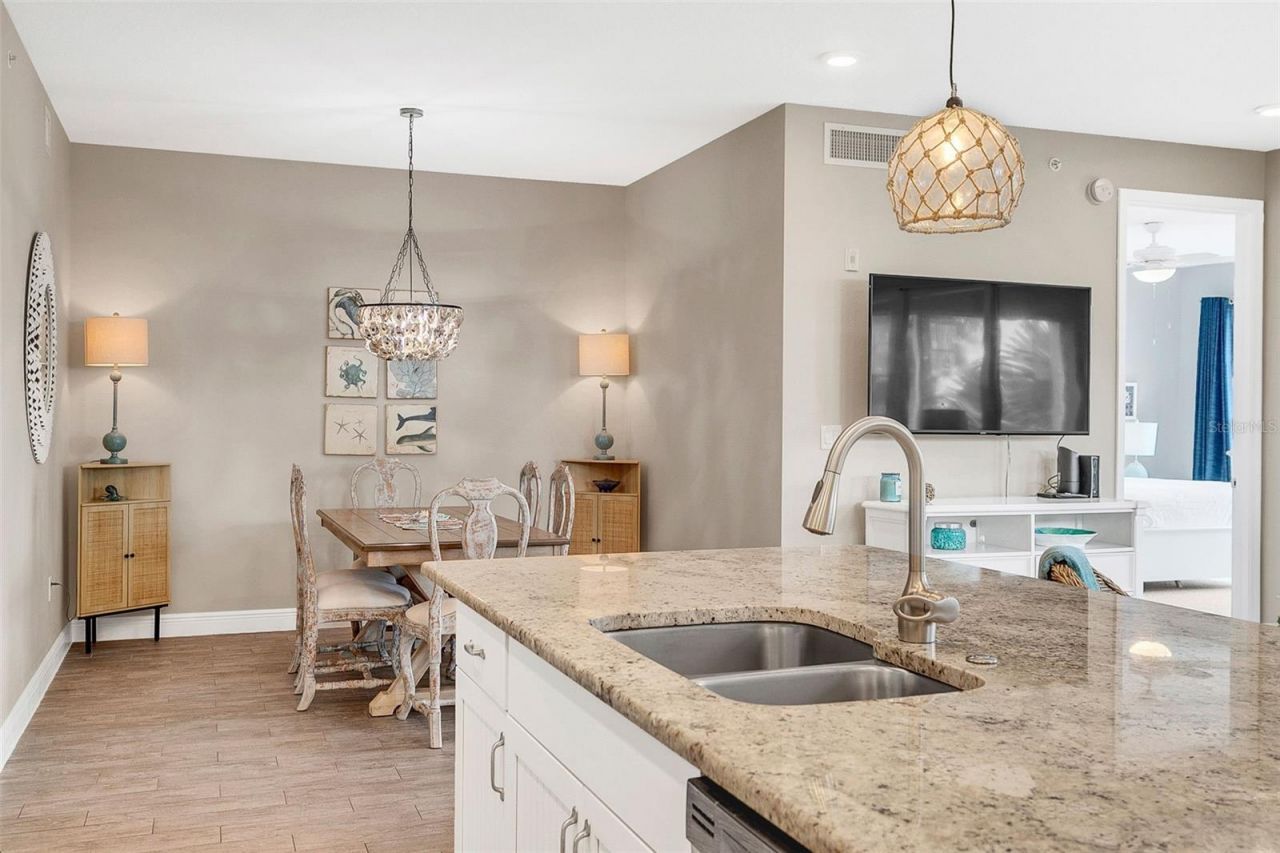 391 Aruba Circle, Unit 203, Bradenton, FL 34209 Photo