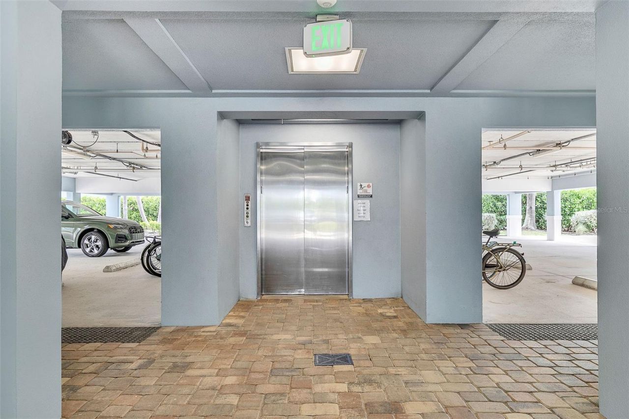 391 Aruba Circle, Unit 203, Bradenton, FL 34209 Photo