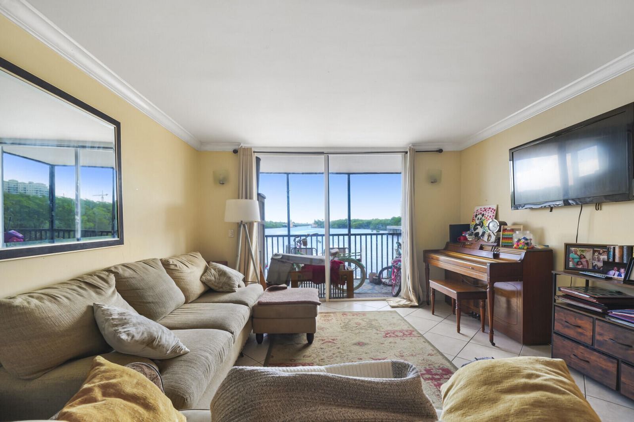 710 NE 7th Street, Unit 207, Boynton Beach, FL 33435 Photo