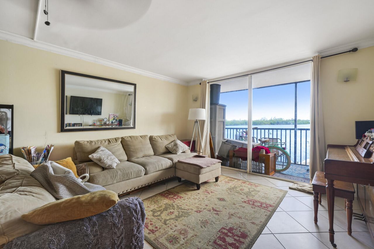710 NE 7th Street, Unit 207, Boynton Beach, FL 33435 Photo