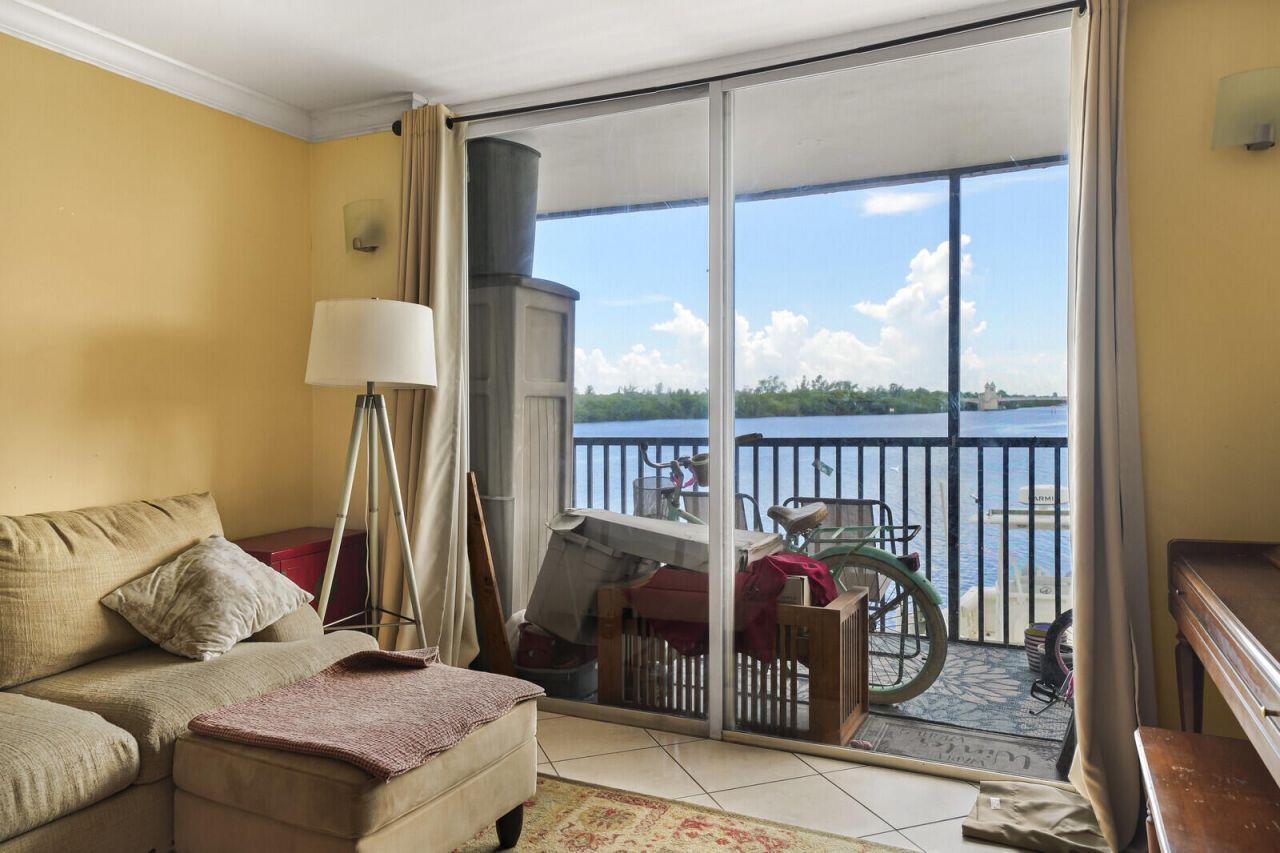 710 NE 7th Street, Unit 207, Boynton Beach, FL 33435 Photo