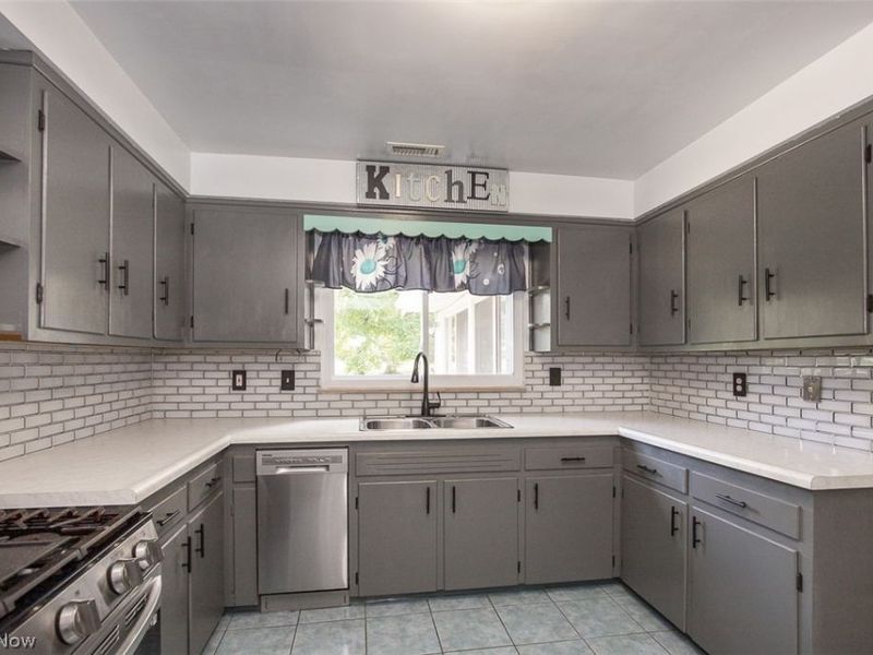 413 Harris Road, Richmond Heights, OH 44143 Photo 8