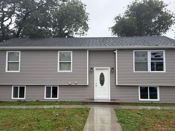 58 S 25th Street , Wyandanch, NY 11798