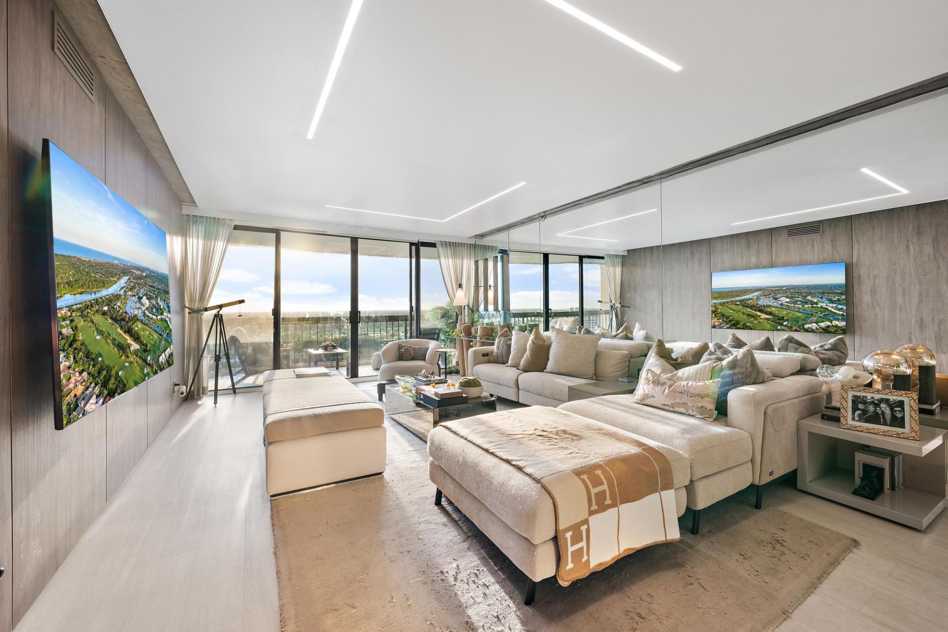 1900 Consulate Place, Unit 1205, West Palm Beach, FL 33401 Photo
