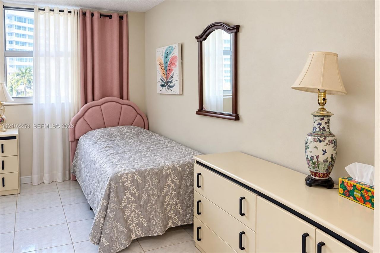 1833 S Ocean Dr , Unit 201, Hallandale Beach, FL 33009 Photo