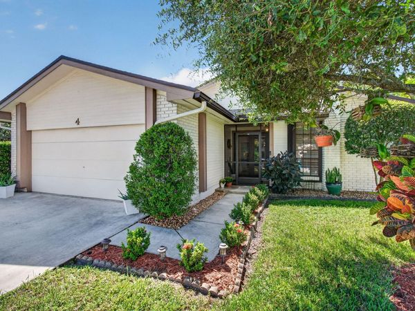 4 Fawlkland Circle, Boynton Beach, FL 33426
