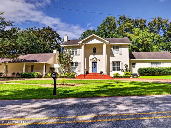 5817 Shore Drive, Ocean Springs, MS 39564