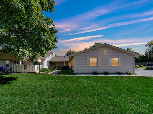 602 Devonshire Court , Unit D, McHenry, IL 60050